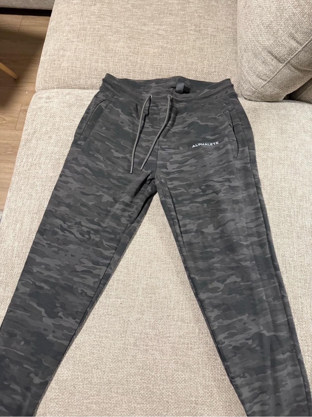 Alphalete Men's Dark Gray Camo Joggers